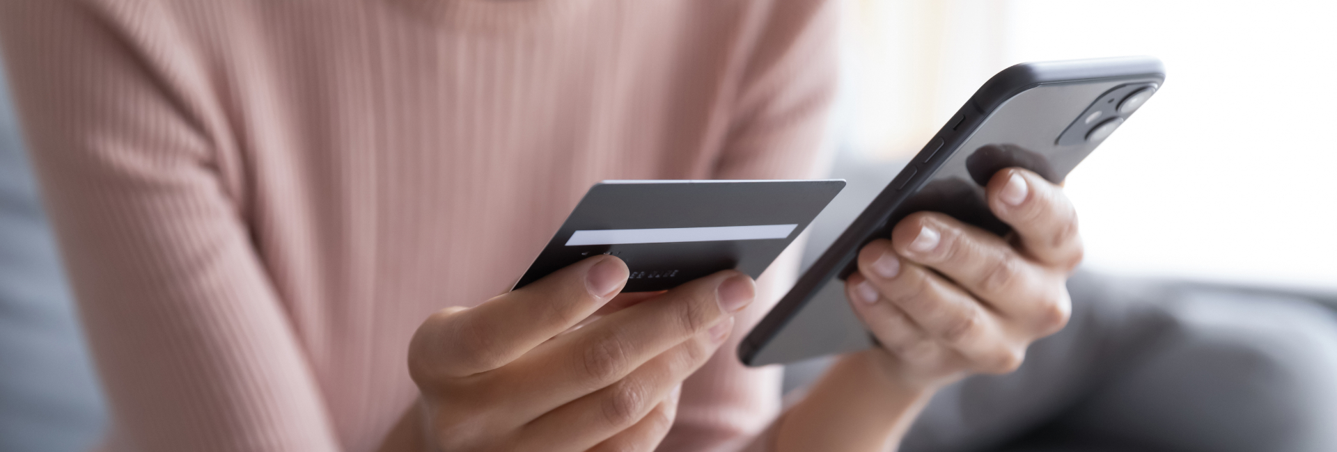 Making Payment Using Phone 1920X650 (1)