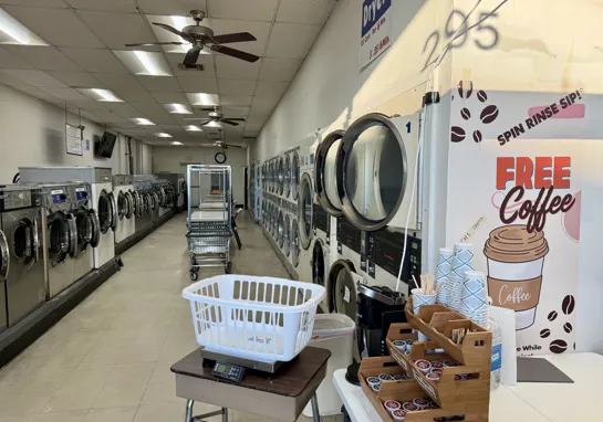 COZYMOM Laundromat 6