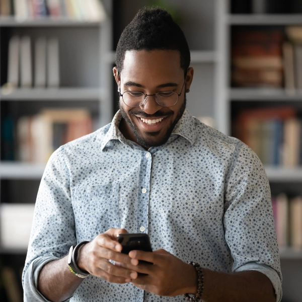 Man Using App 600X600 (1)