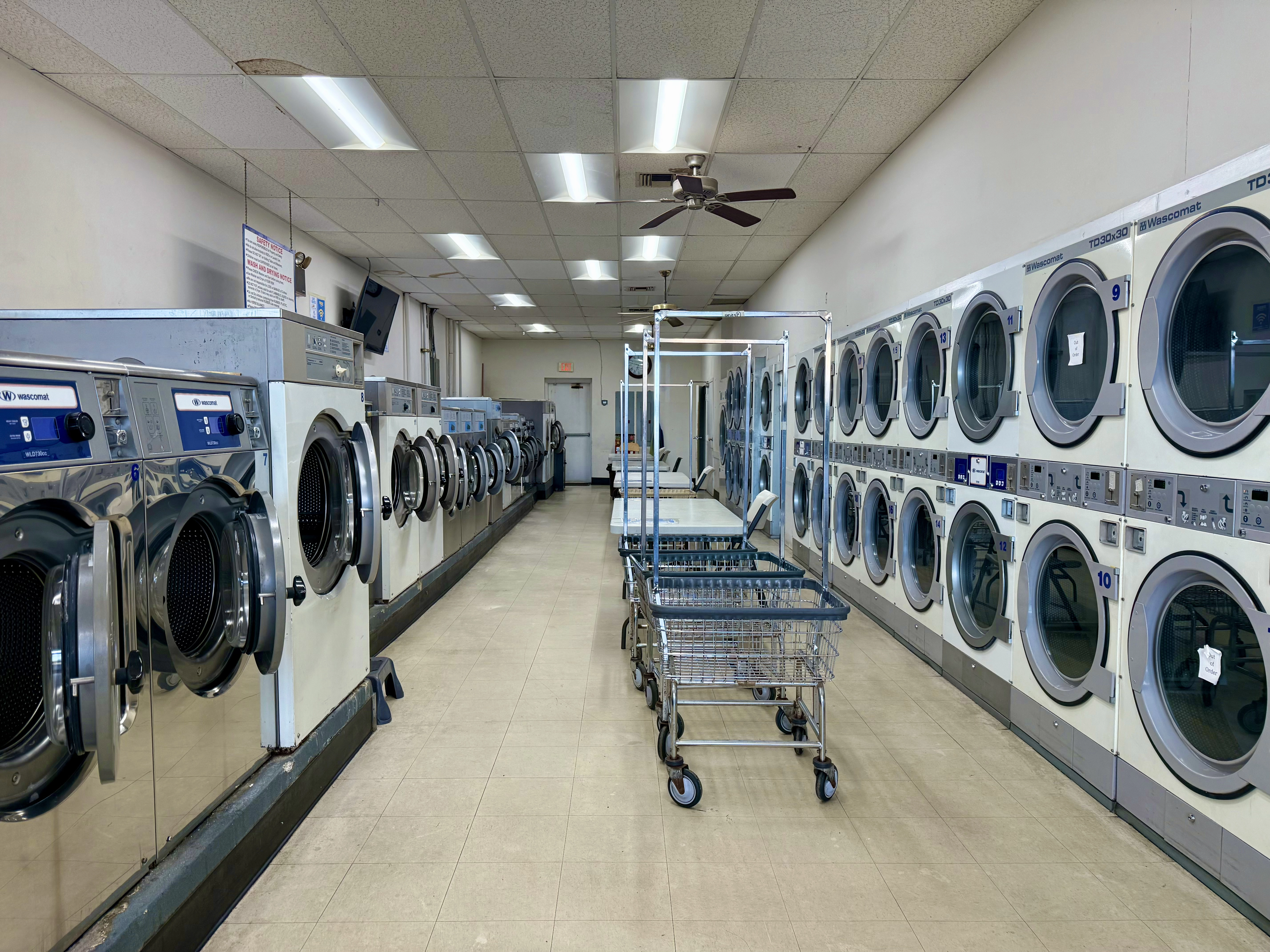 COZYMOM Laundromat 4