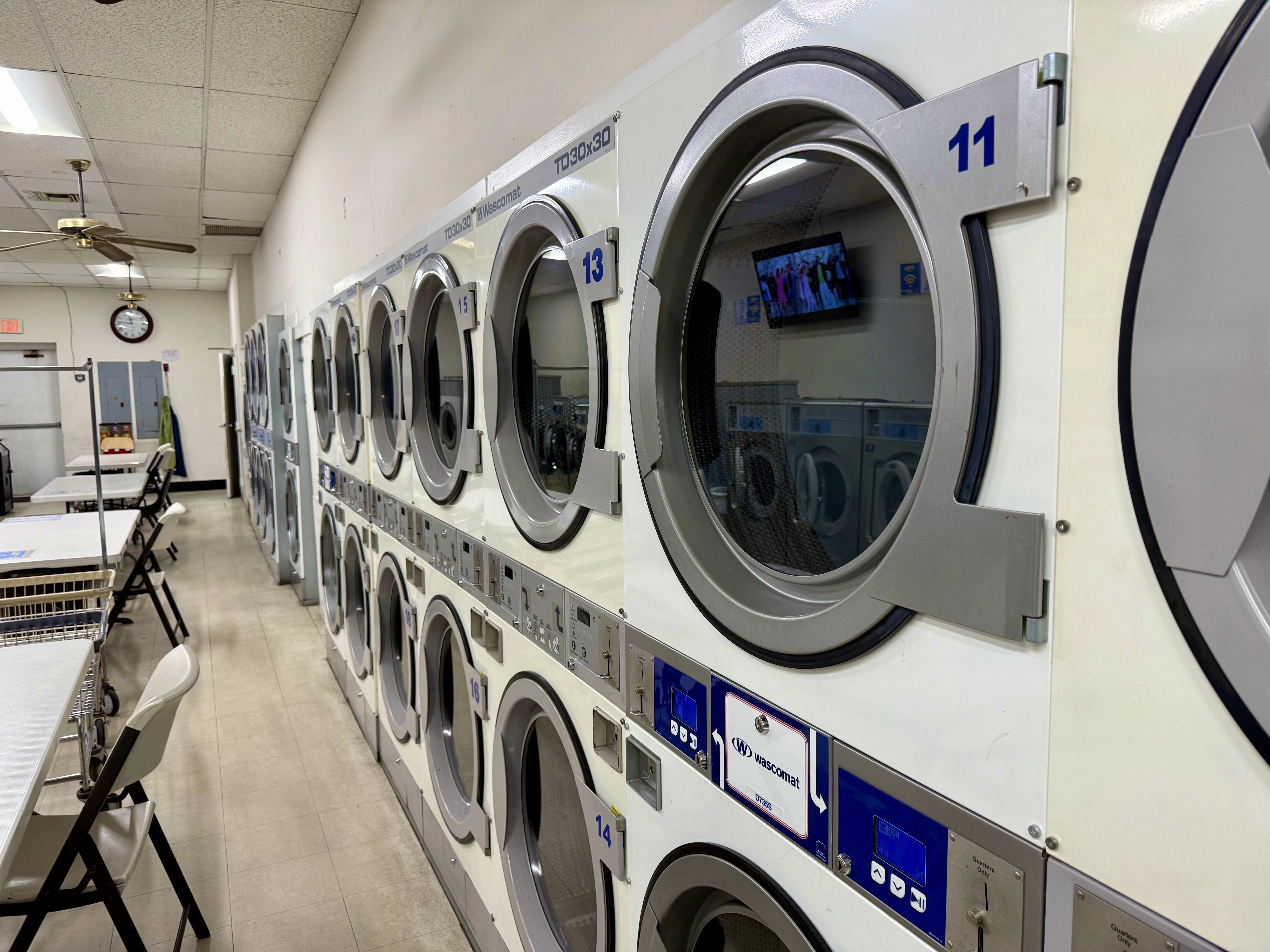 COZYMOM Laundromat 1